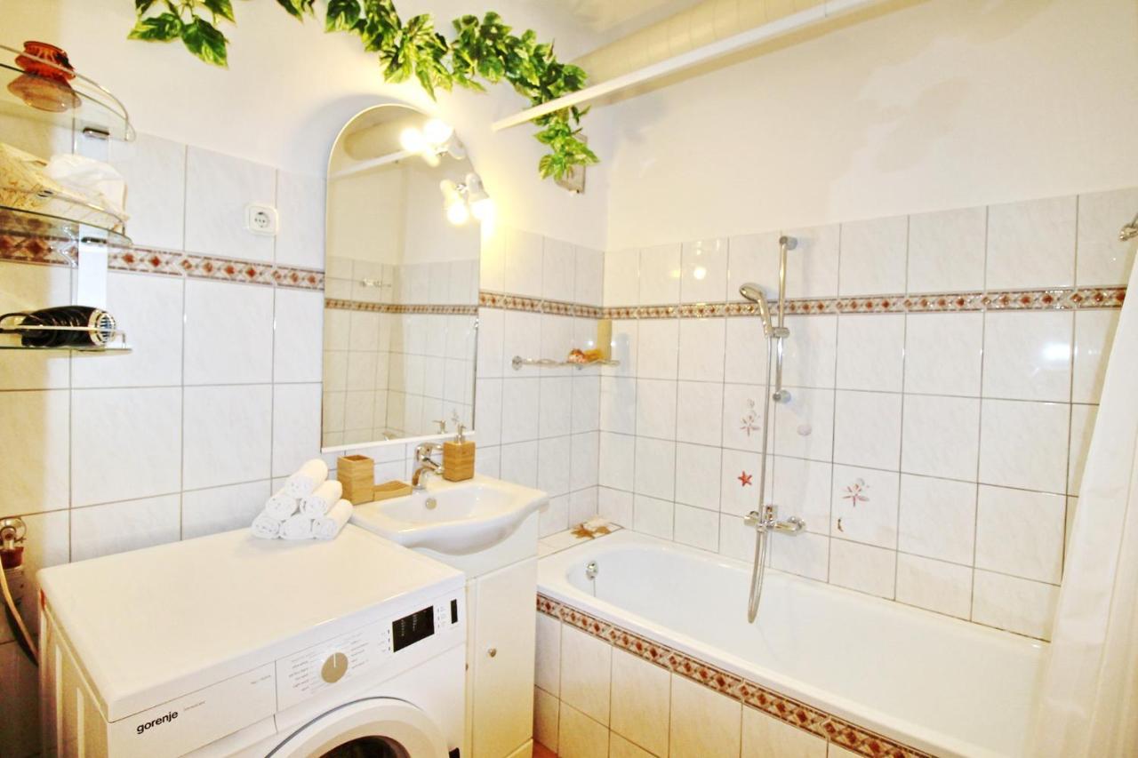 Cosy Castle Apartment Budapest Exterior foto